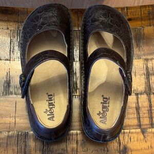 Alegria Paloma Brown Embossed Flowers & Butterflies
Mary Jane, 39